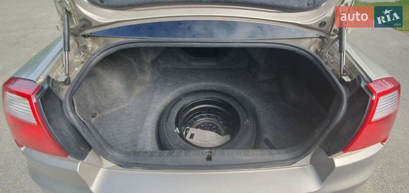 Седан Mitsubishi Galant 2006 в Киеве