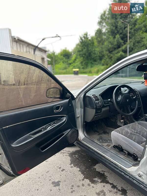 Седан Mitsubishi Galant 1999 в Жидачові