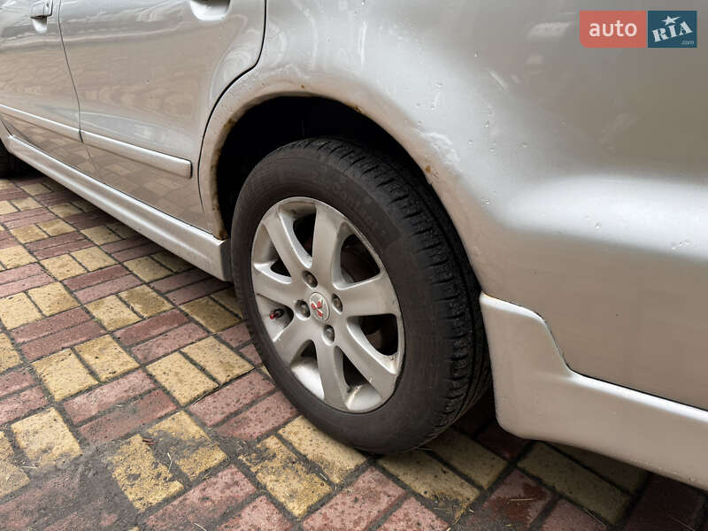 Седан Mitsubishi Galant 1998 в Киеве