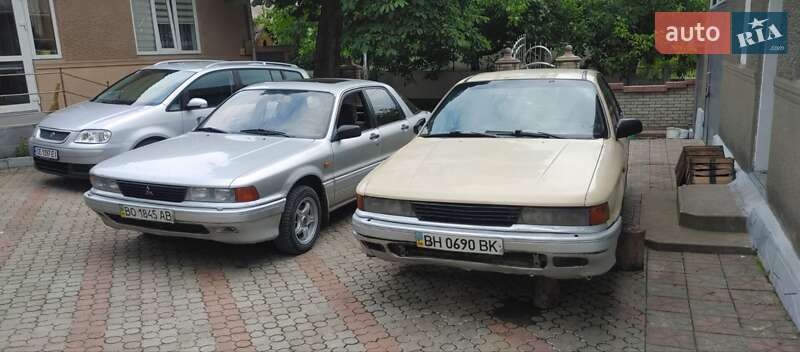 Ліфтбек Mitsubishi Galant 1989 в Чернівцях