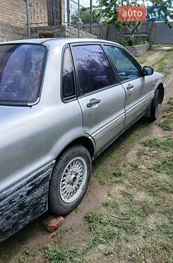 Седан Mitsubishi Galant 1992 в 