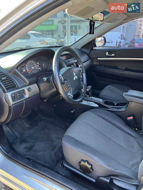 Седан Mitsubishi Galant 2008 в Ужгороде