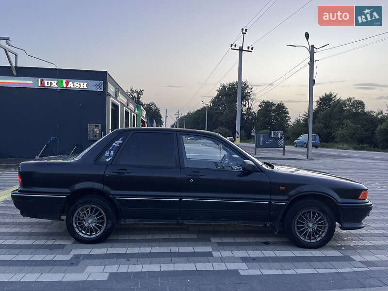 Седан Mitsubishi Galant 1991 в Львове