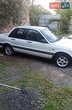 Седан Mitsubishi Galant 1989 в Львове