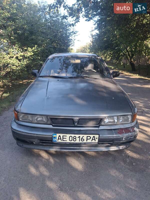 Лифтбек Mitsubishi Galant 1992 в Каменском
