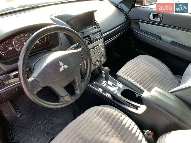 Седан Mitsubishi Galant 2012 в Виннице