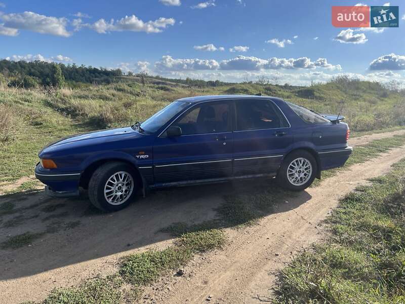 Лифтбек Mitsubishi Galant 1989 в Гайсине
