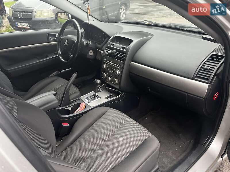 Седан Mitsubishi Galant 2009 в Ровно