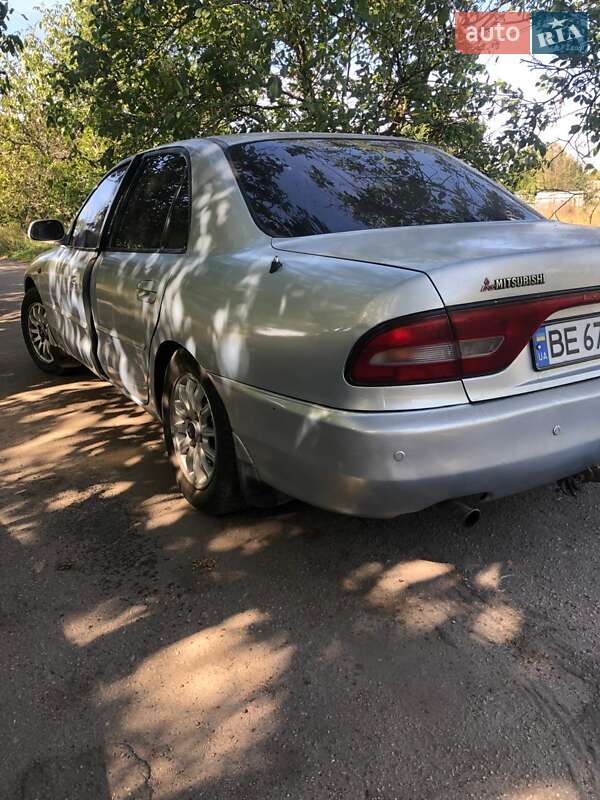 Седан Mitsubishi Galant 1993 в Синельниково