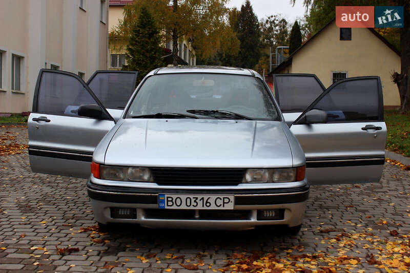 Седан Mitsubishi Galant 1989 в Кременце