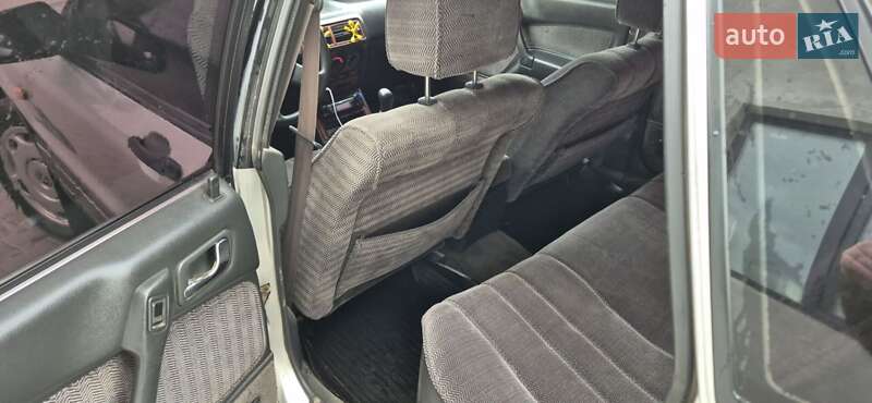 Седан Mitsubishi Galant 1988 в Тернополе