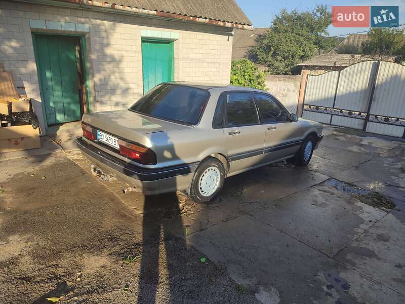 Седан Mitsubishi Galant 1988 в Каменец-Подольском