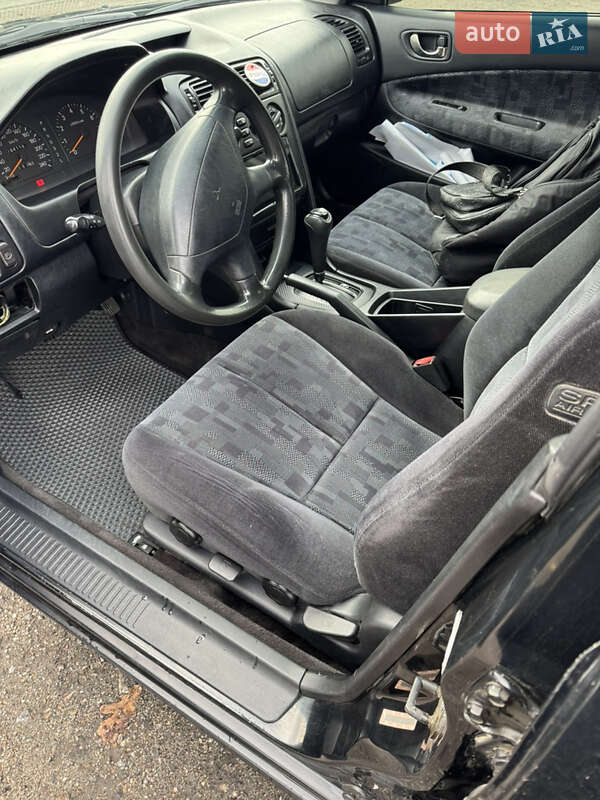 Седан Mitsubishi Galant 2004 в Киеве