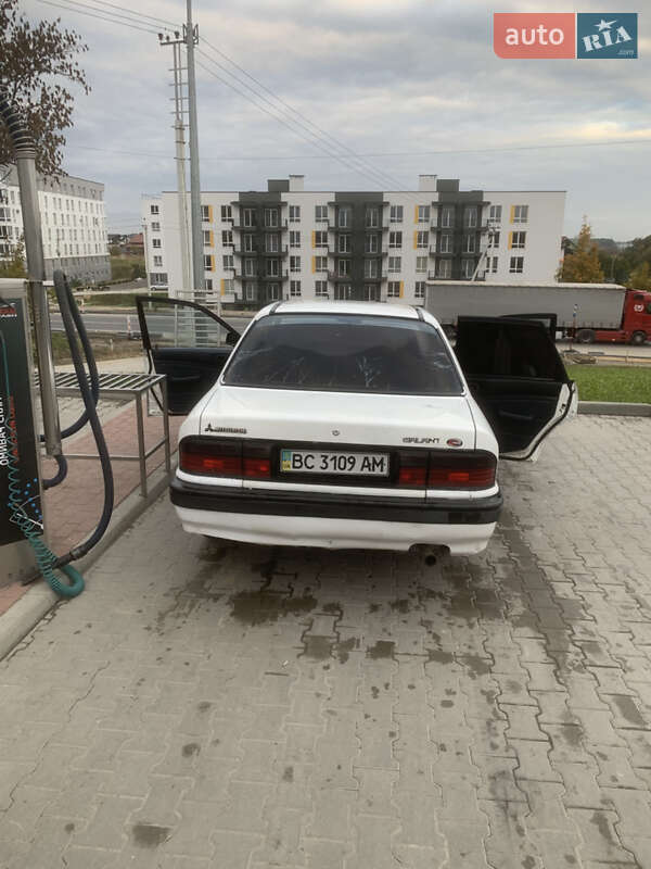 Седан Mitsubishi Galant 1989 в Львове