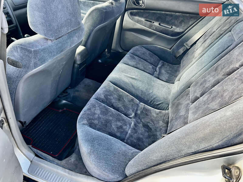 Седан Mitsubishi Galant 1997 в Киеве