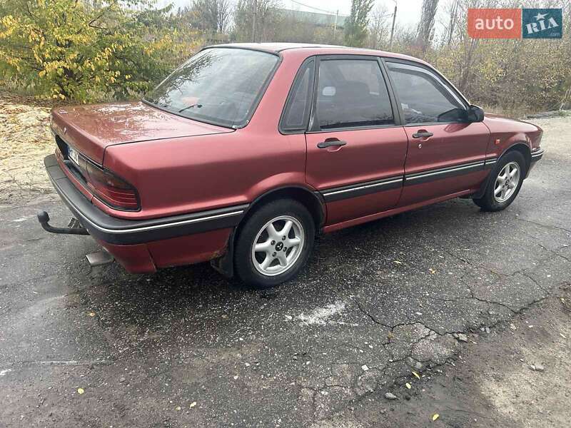 Седан Mitsubishi Galant 1988 в Краматорске
