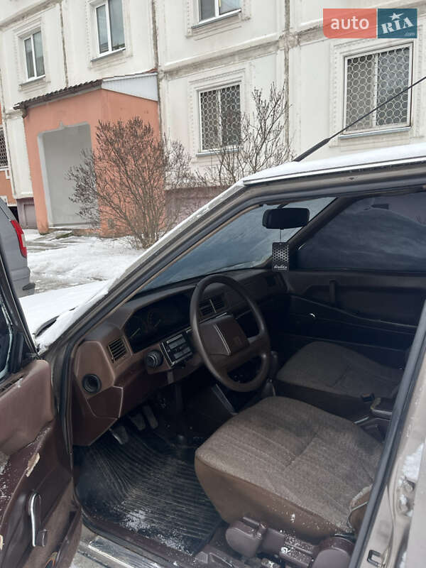 Седан Mitsubishi Galant 1986 в Нетішині