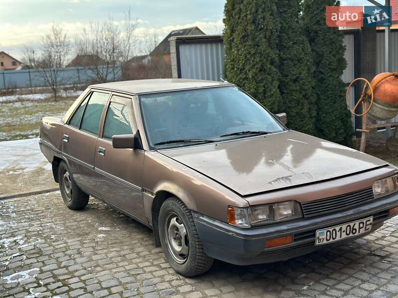 Седан Mitsubishi Galant 1986 в Ужгороді