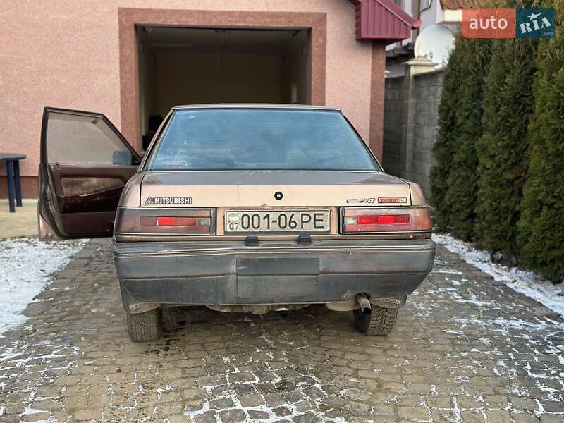 Седан Mitsubishi Galant 1986 в Ужгороді