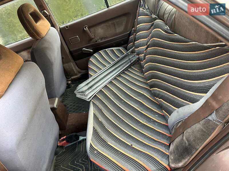 Седан Mitsubishi Galant 1986 в Ужгороді