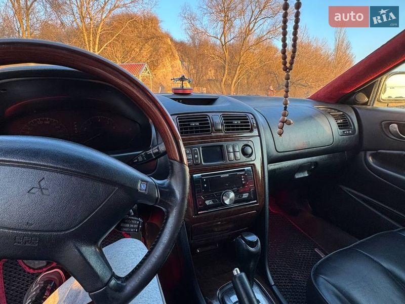 Седан Mitsubishi Galant 1999 в Градижске