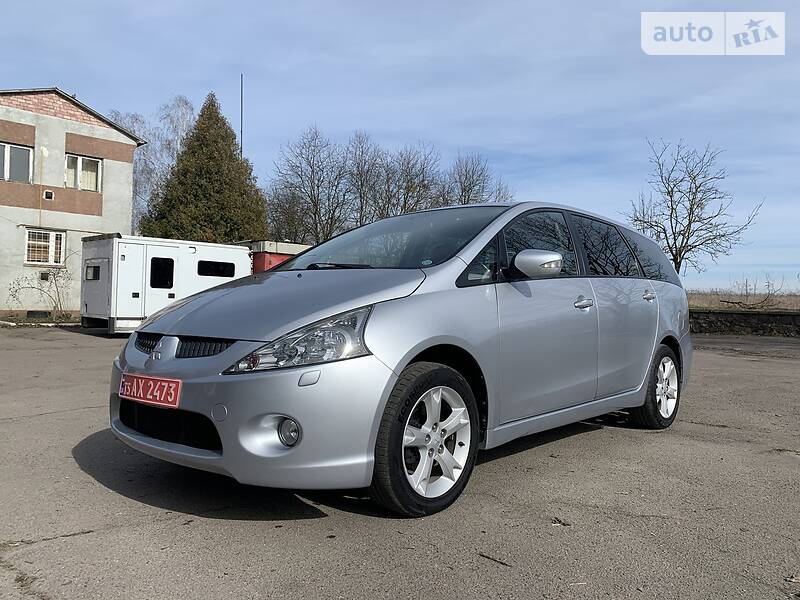 Минивэн Mitsubishi Grandis 2008 в Ровно фото Минивэн Mitsubishi Grandis 2008 в Ровно