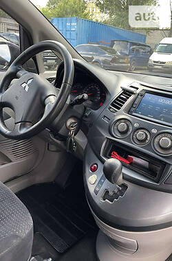 Минивэн Mitsubishi Grandis 2007 в 