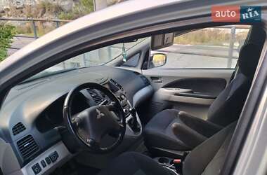 Минивэн Mitsubishi Grandis 2009 в 