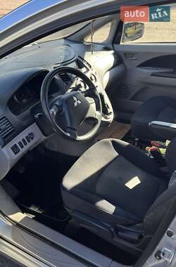 Минивэн Mitsubishi Grandis 2008 в 