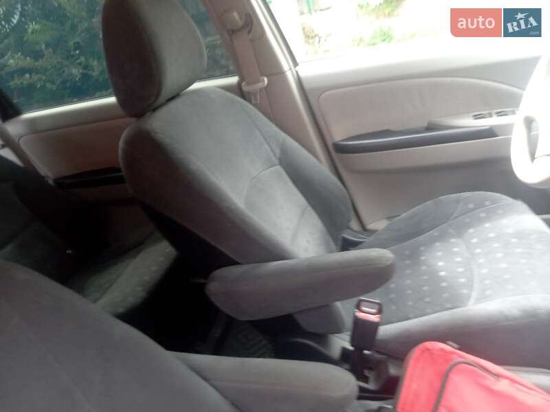 Минивэн Mitsubishi Grandis 2004 в Кременце