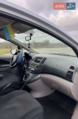 Мінівен Mitsubishi Grandis 2006 в 