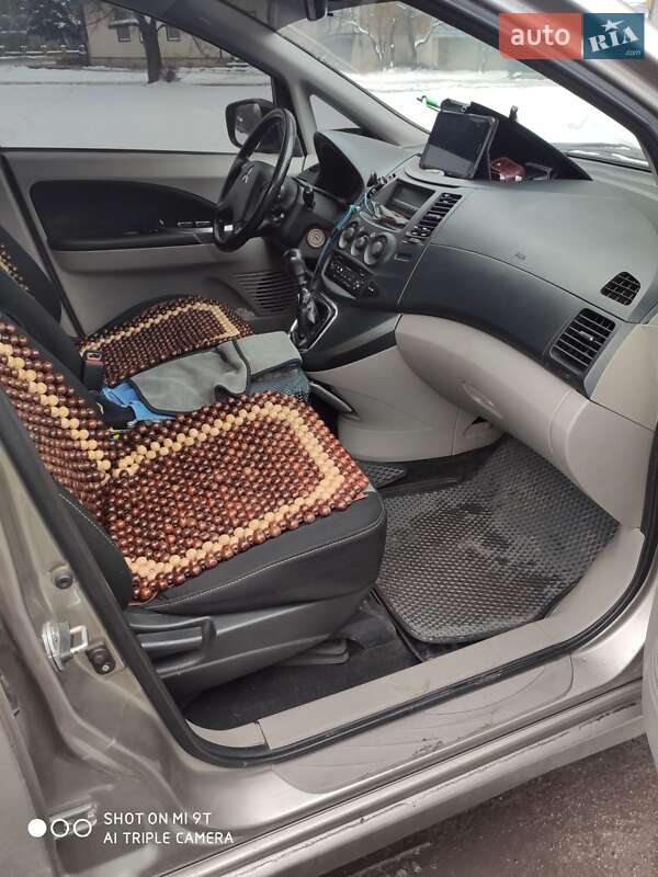 Минивэн Mitsubishi Grandis 2006 в Славянске