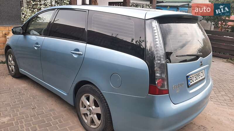 Минивэн Mitsubishi Grandis 2004 в Кременце