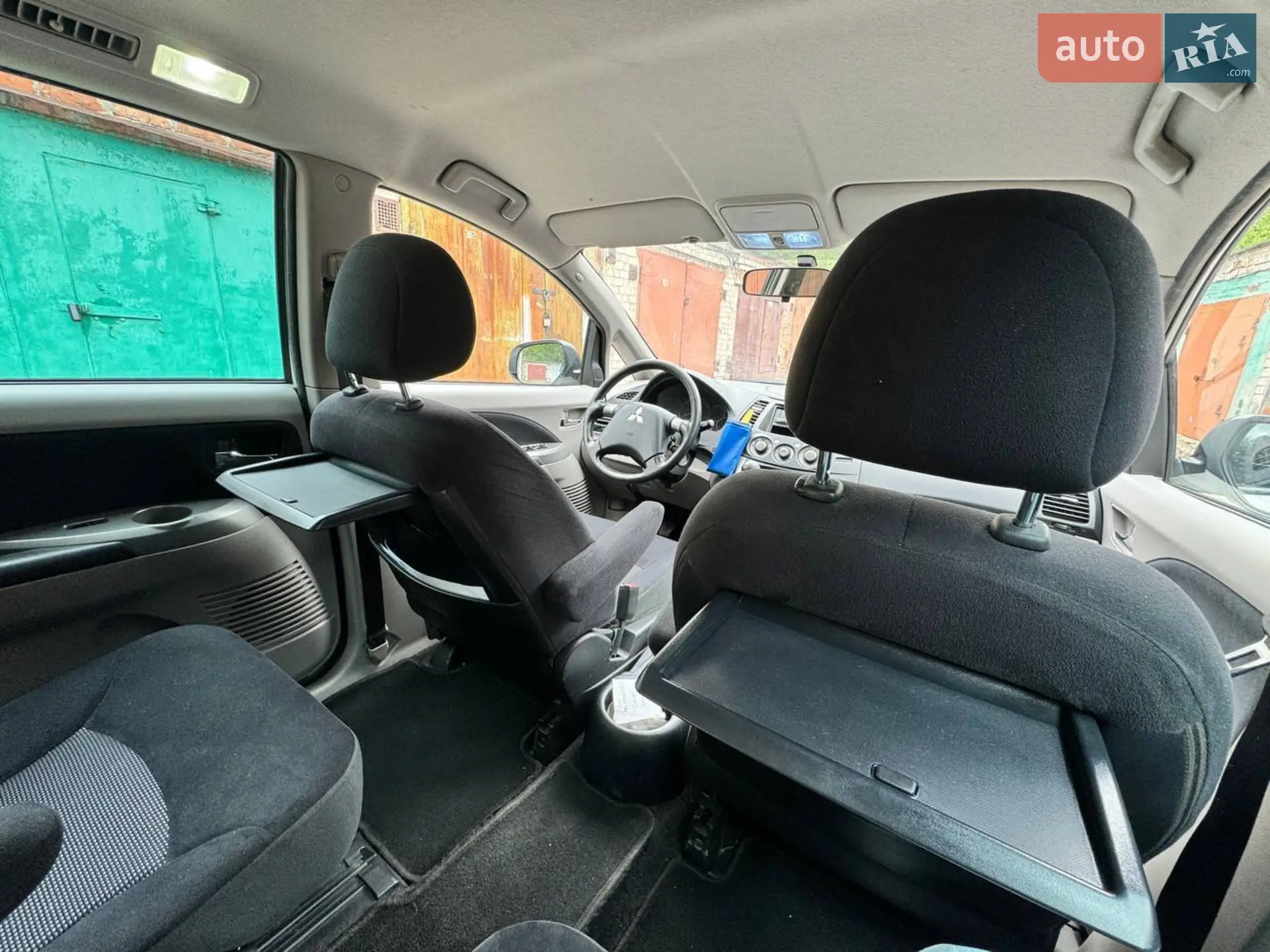 2010 Mitsubishi Grandis - мініатюра 8