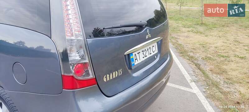 Минивэн Mitsubishi Grandis 2006 в Ивано-Франковске
