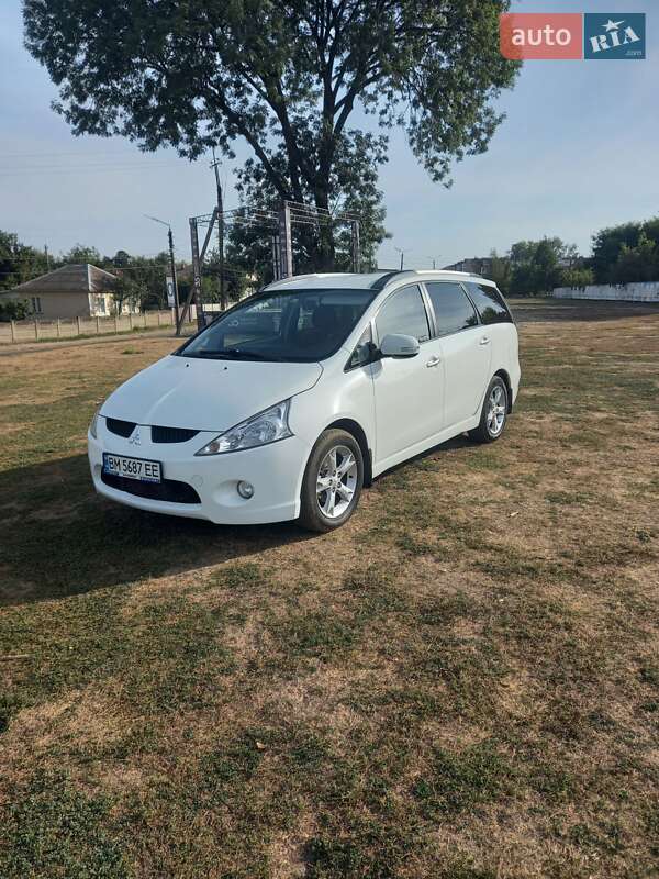 Минивэн Mitsubishi Grandis 2010 в 