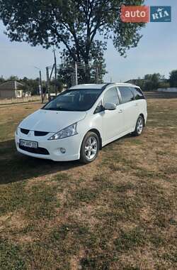 Минивэн Mitsubishi Grandis 2010 в 