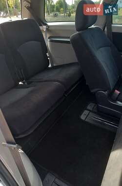Минивэн Mitsubishi Grandis 2010 в 