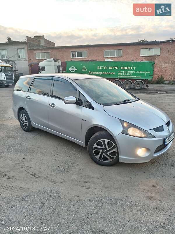 Минивэн Mitsubishi Grandis 2006 в 
