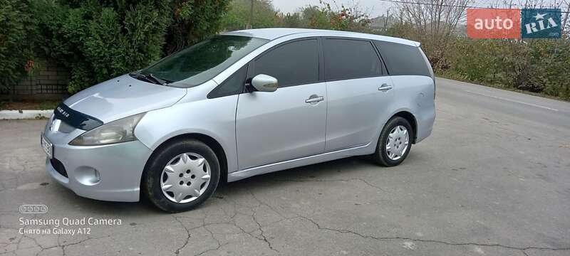 Мінівен Mitsubishi Grandis 2006 в Чернівцях