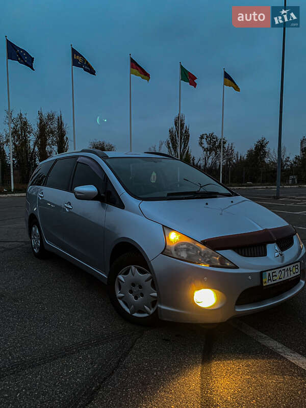 Минивэн Mitsubishi Grandis 2008 в 