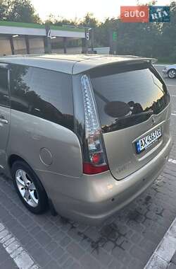Минивэн Mitsubishi Grandis 2006 в 