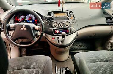 Минивэн Mitsubishi Grandis 2006 в 
