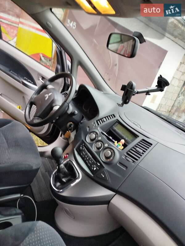 Мінівен Mitsubishi Grandis 2006 в Івано-Франківську