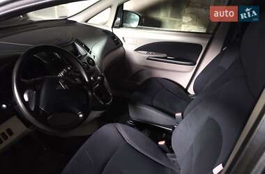 Минивэн Mitsubishi Grandis 2008 в 
