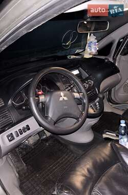 Минивэн Mitsubishi Grandis 2007 в 