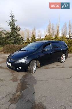 Минивэн Mitsubishi Grandis 2005 в 
