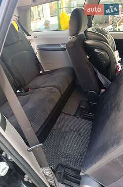 Минивэн Mitsubishi Grandis 2005 в 