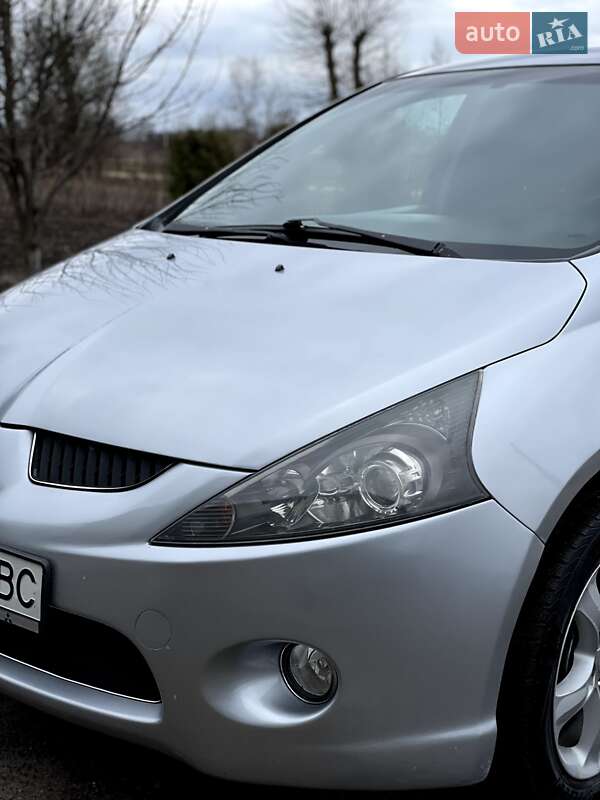 Минивэн Mitsubishi Grandis 2006 в Кременце
