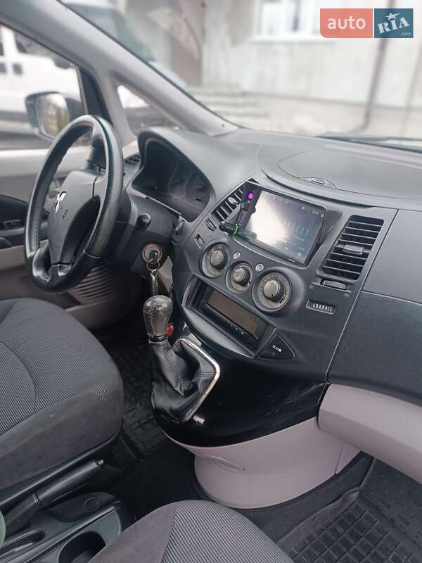 Минивэн Mitsubishi Grandis 2006 в Кременце